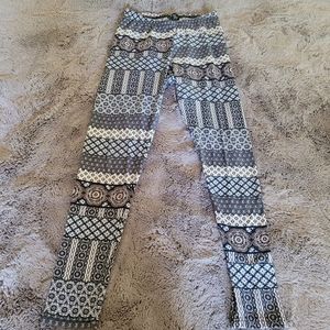 Neutral patterned leggings